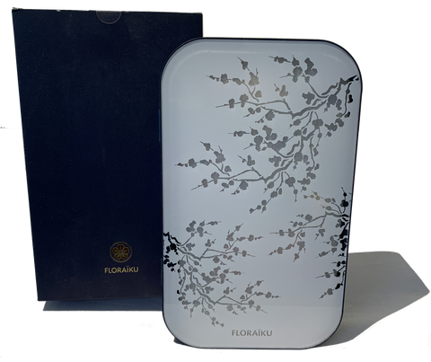 Between Two Trees - Floraïku