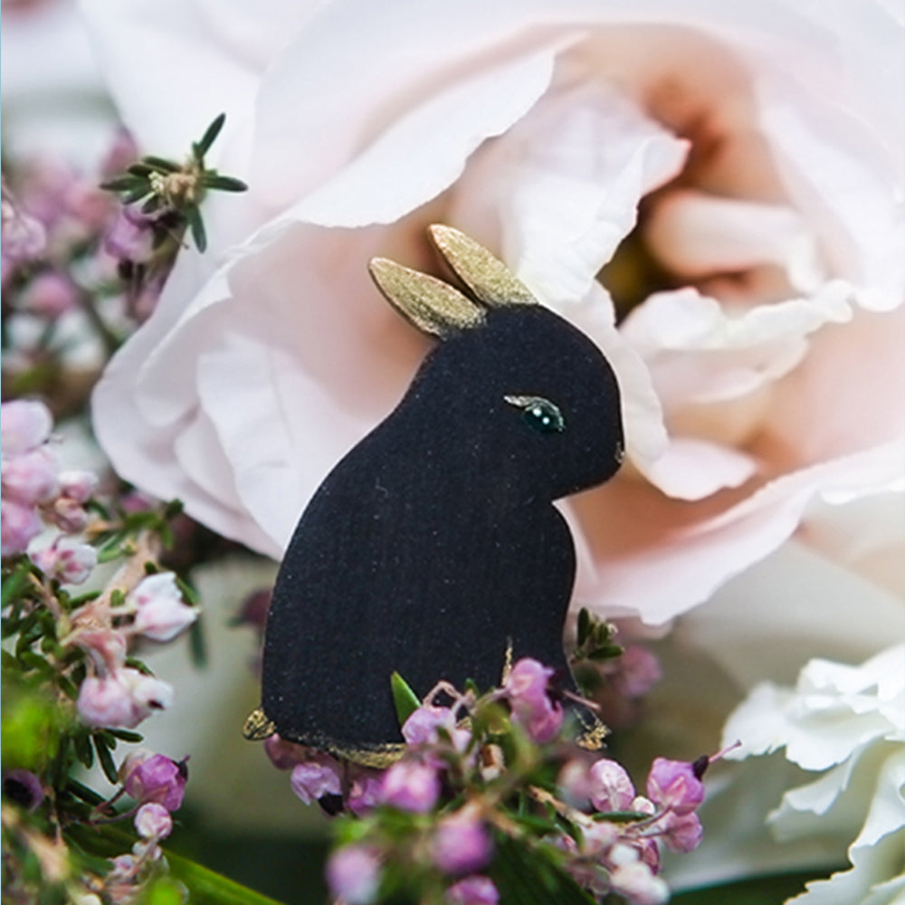 Brooch: Celestial Charmer (Black & Yellow Gold)
